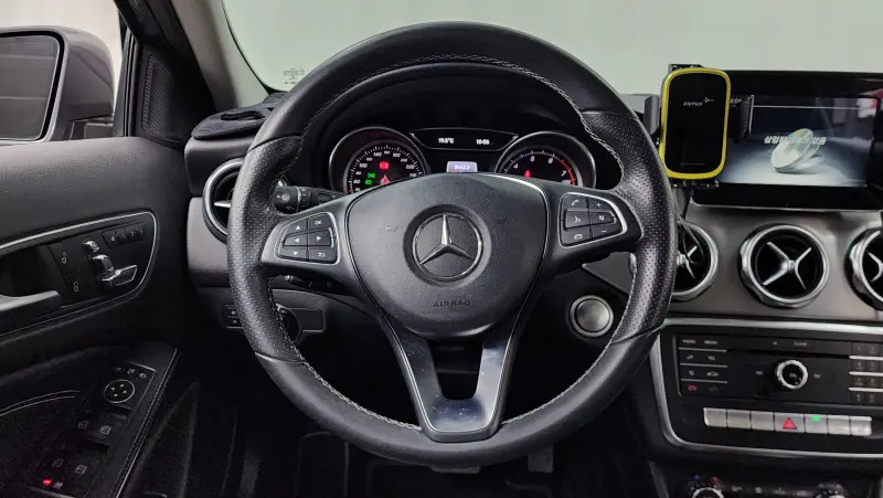 Mercedes-Benz GLA-Class