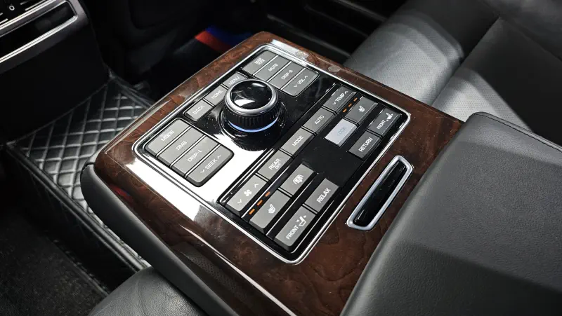 Hyundai Equus