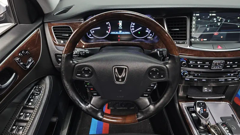 Hyundai Equus