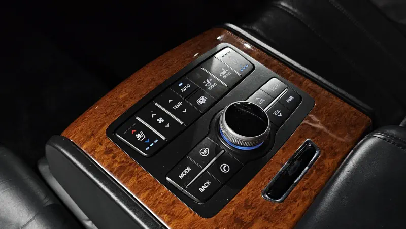 Hyundai Equus