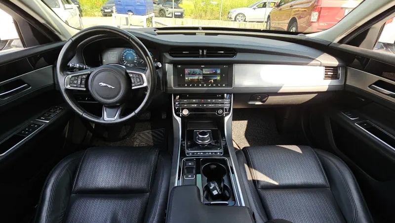 Jaguar XF