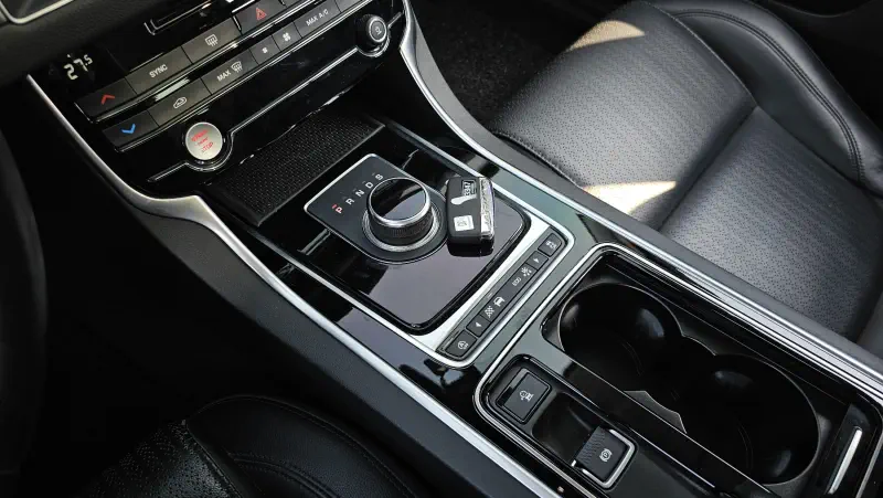 Jaguar XF