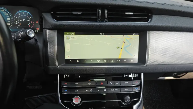 Jaguar XF