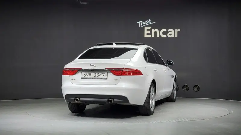 Jaguar XF