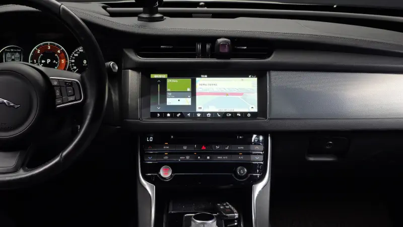 Jaguar XF