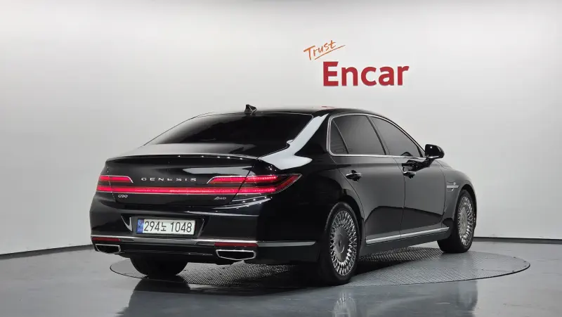 Genesis G90