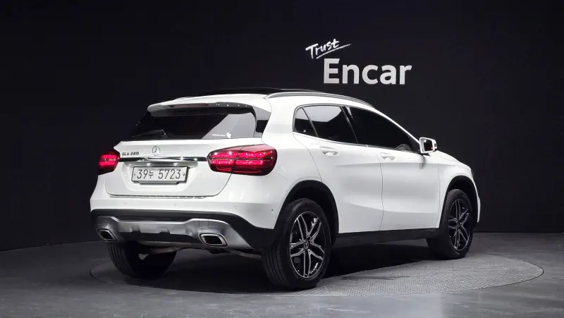 Mercedes-Benz GLA-Class