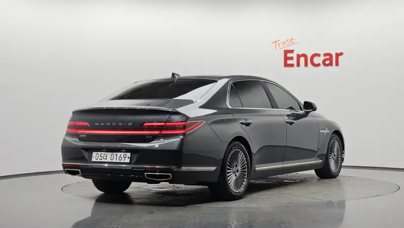 Genesis G90