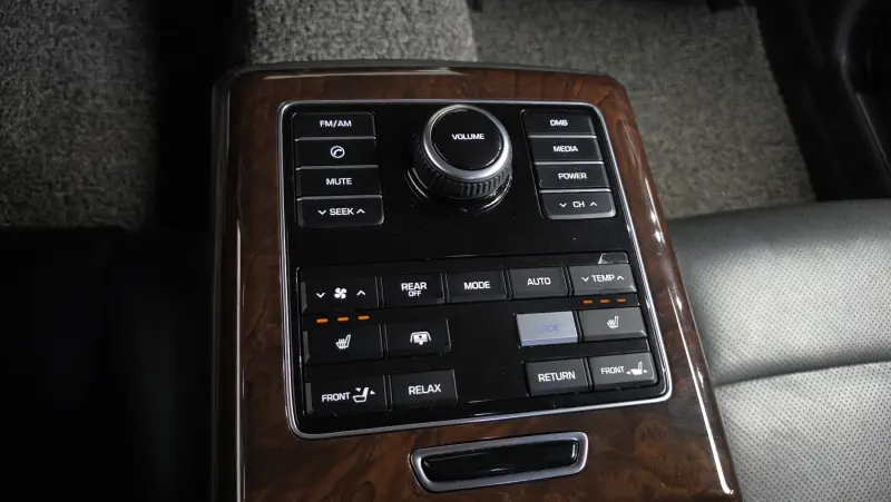 Hyundai Equus