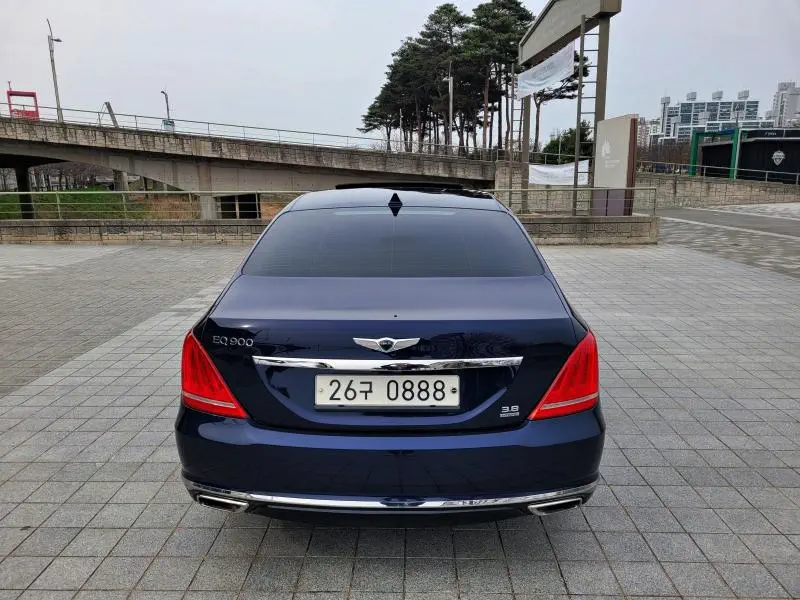 Genesis EQ900