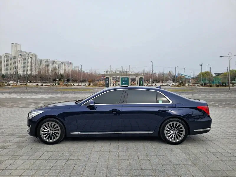 Genesis EQ900