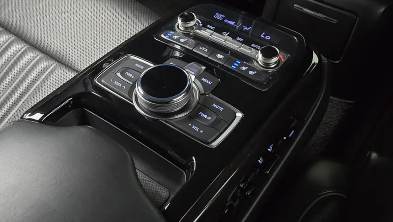Genesis EQ900