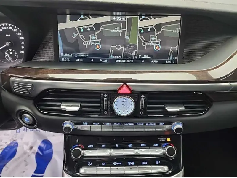 Genesis EQ900