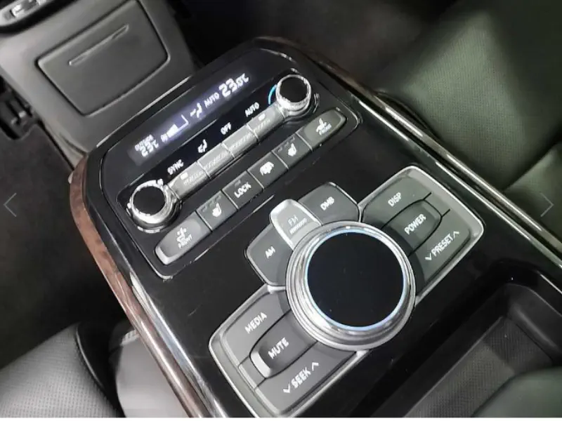 Genesis EQ900