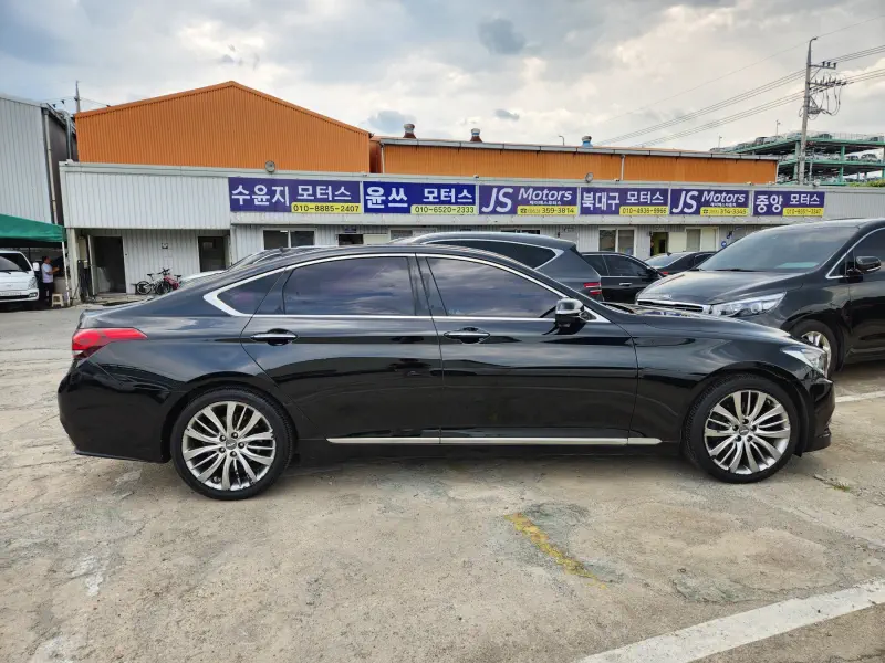 Hyundai Genesis
