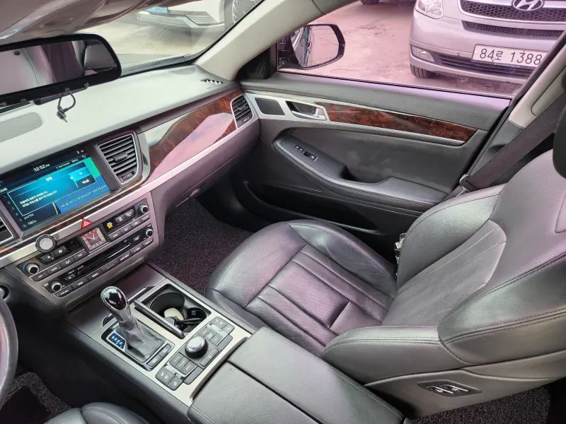 Hyundai Genesis