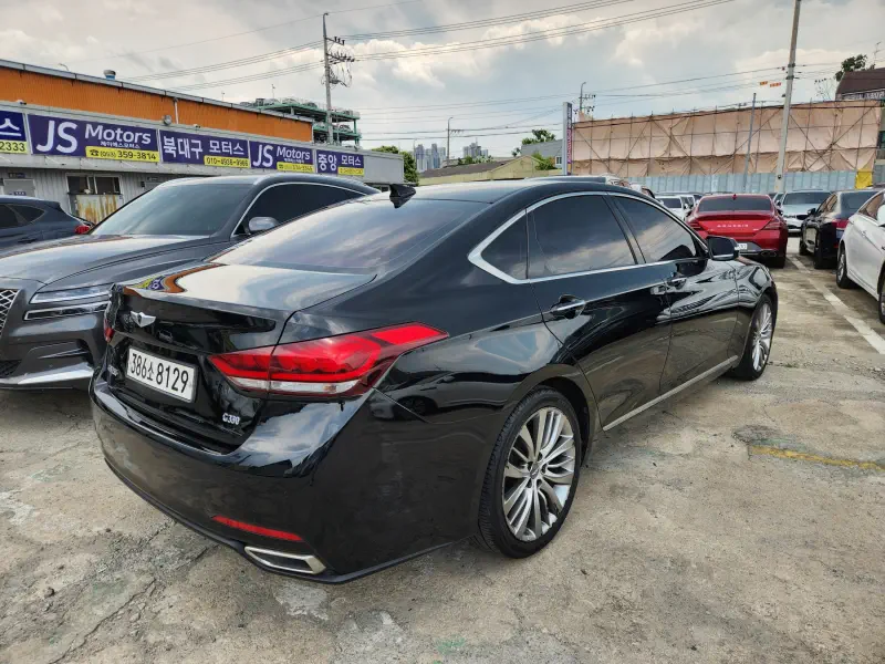Hyundai Genesis