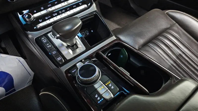 Genesis EQ900