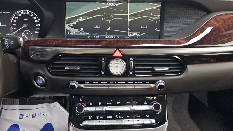 Genesis EQ900