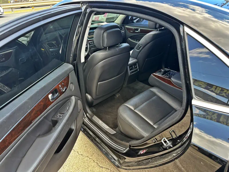 Hyundai Equus