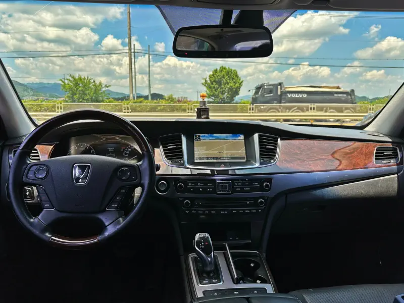 Hyundai Equus