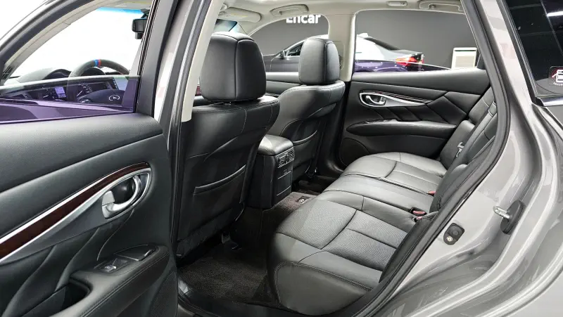 Infiniti M37