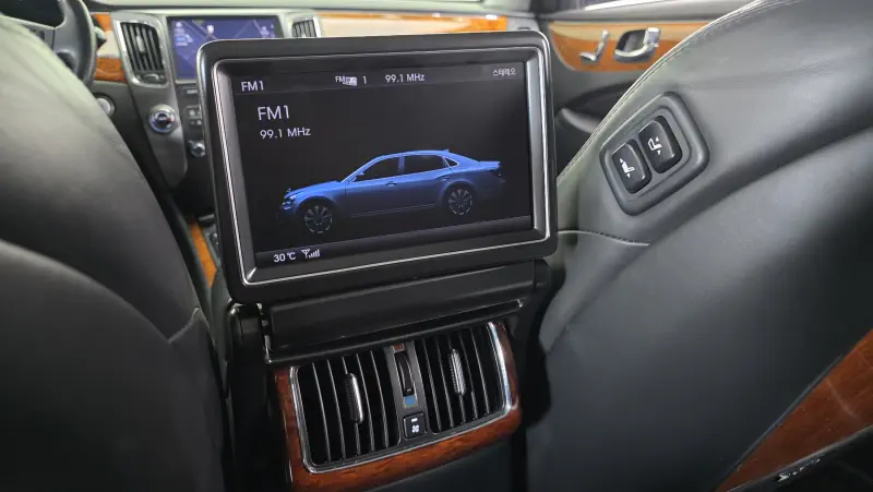 Hyundai Equus