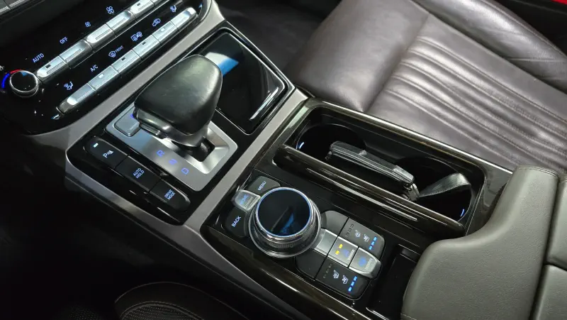 Genesis EQ900