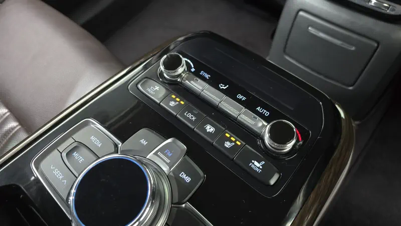 Genesis EQ900