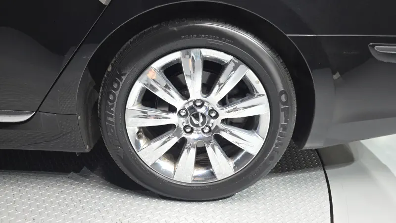 Hyundai Equus