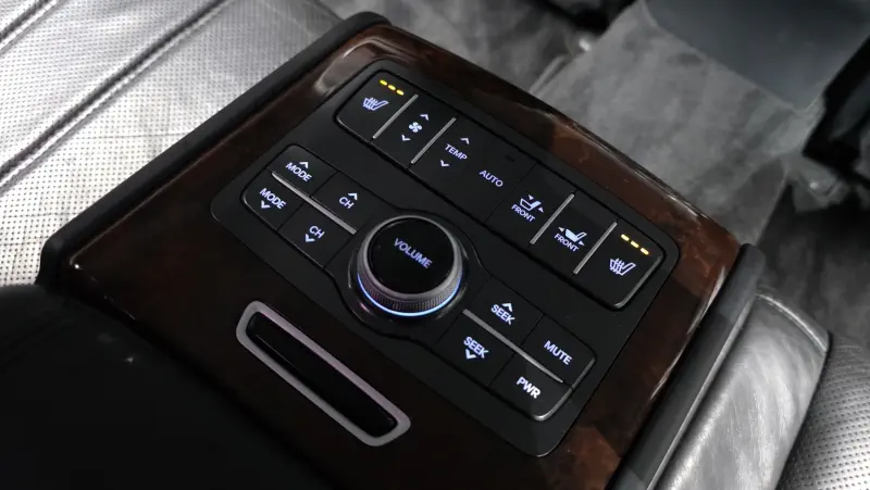 Hyundai Equus