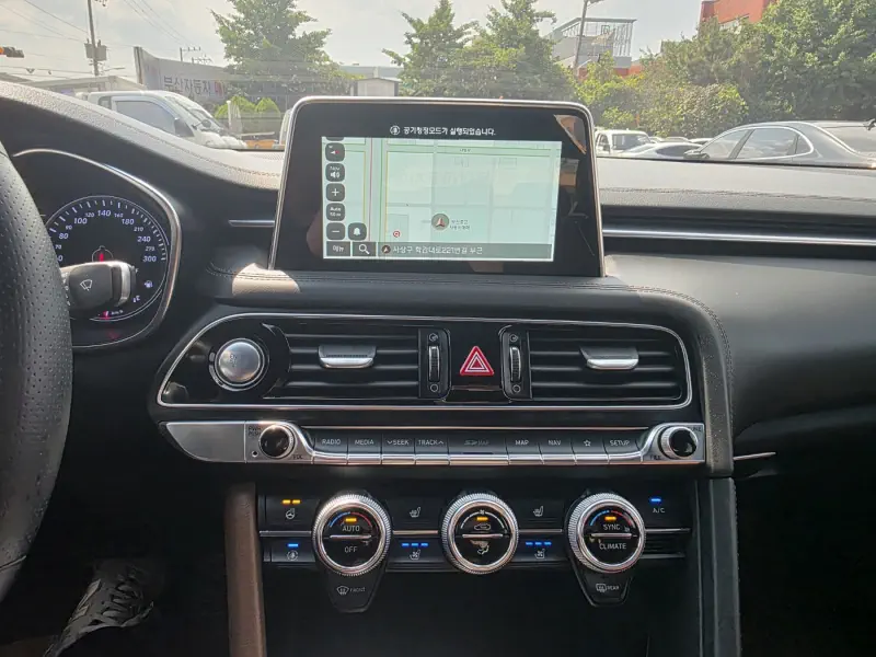 Genesis G70