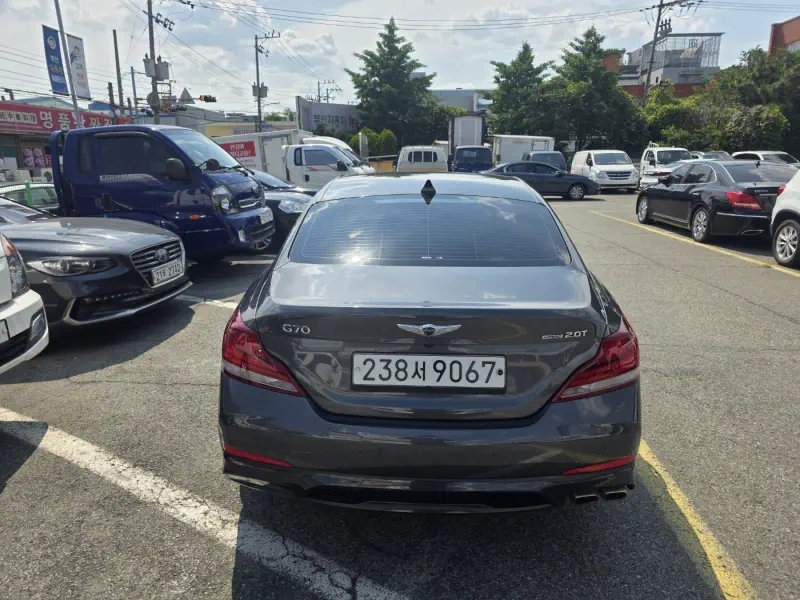 Genesis G70
