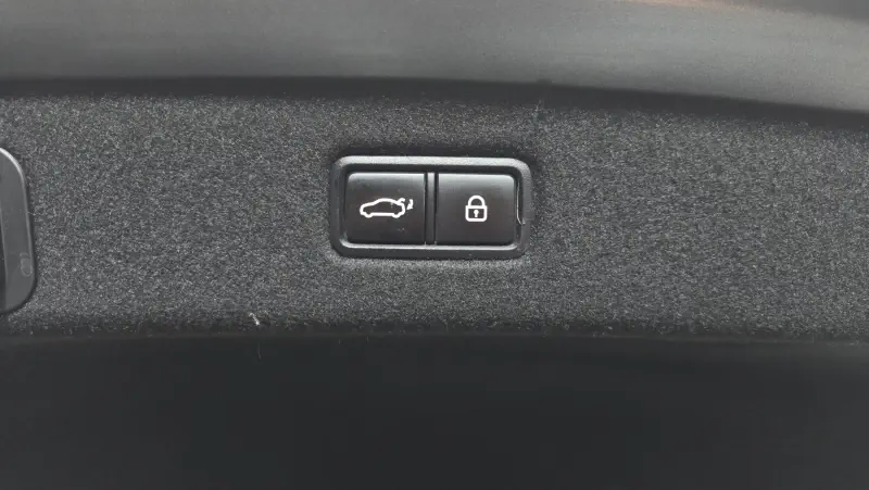 Genesis EQ900