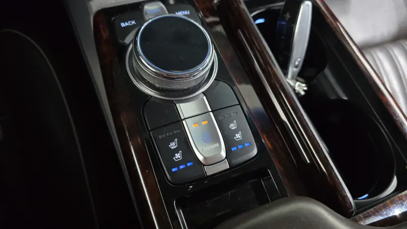 Genesis EQ900