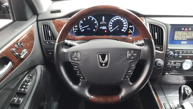 Hyundai Equus