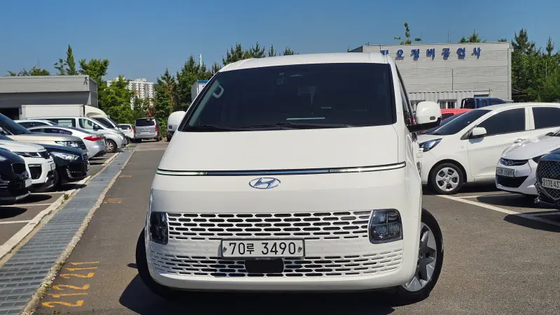 Hyundai Staria