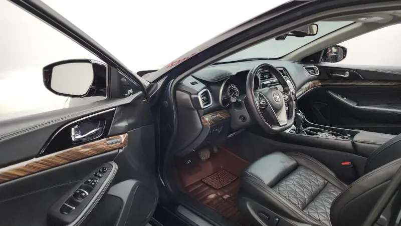 Nissan MAXIMA