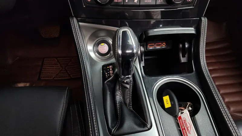 Nissan MAXIMA