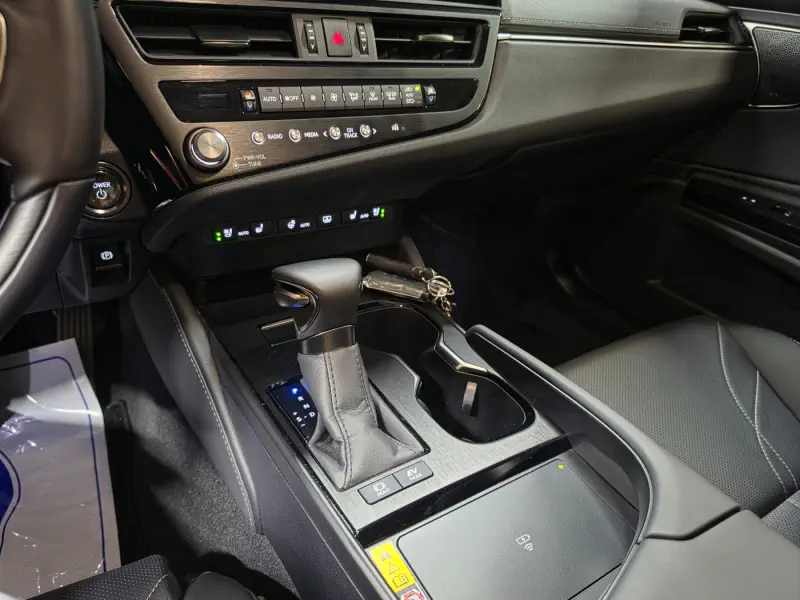Lexus ES300h