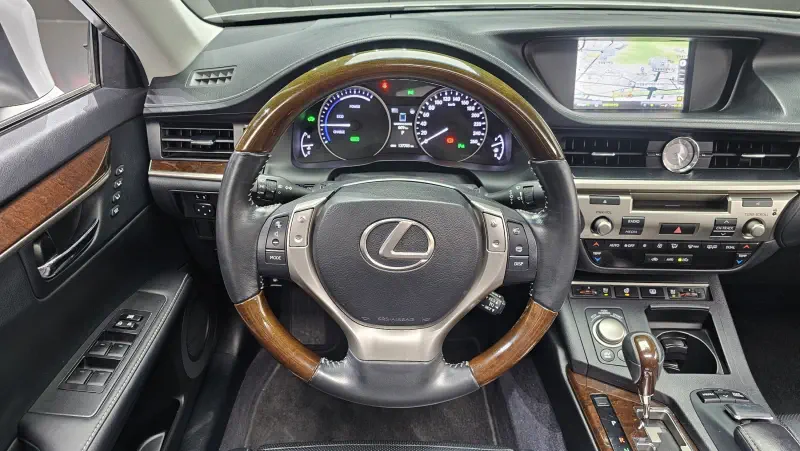 Lexus ES300h