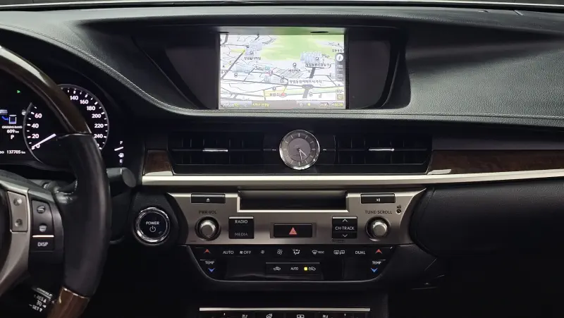 Lexus ES300h