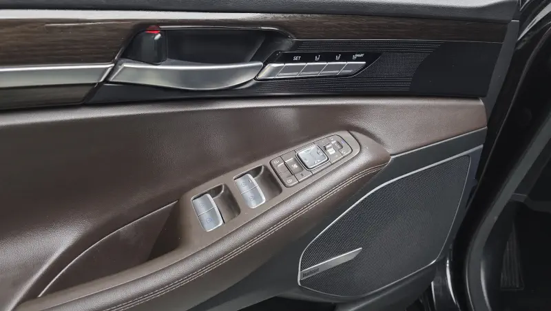 Genesis EQ900