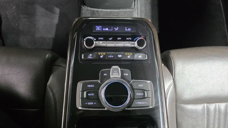 Genesis EQ900