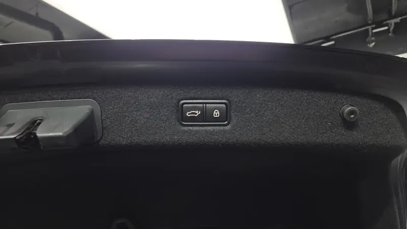 Genesis EQ900