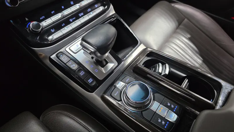 Genesis EQ900