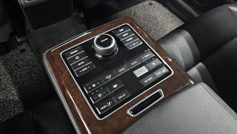 Hyundai Equus