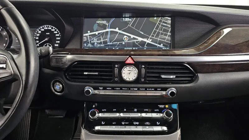 Genesis EQ900