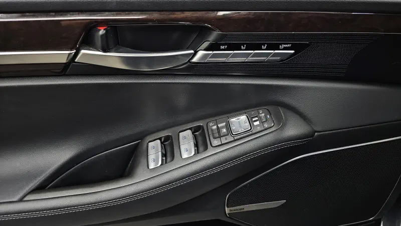 Genesis EQ900