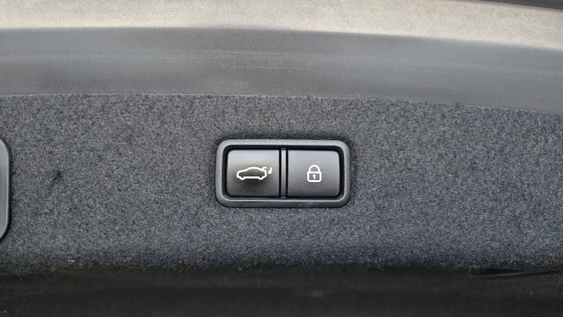 Genesis EQ900